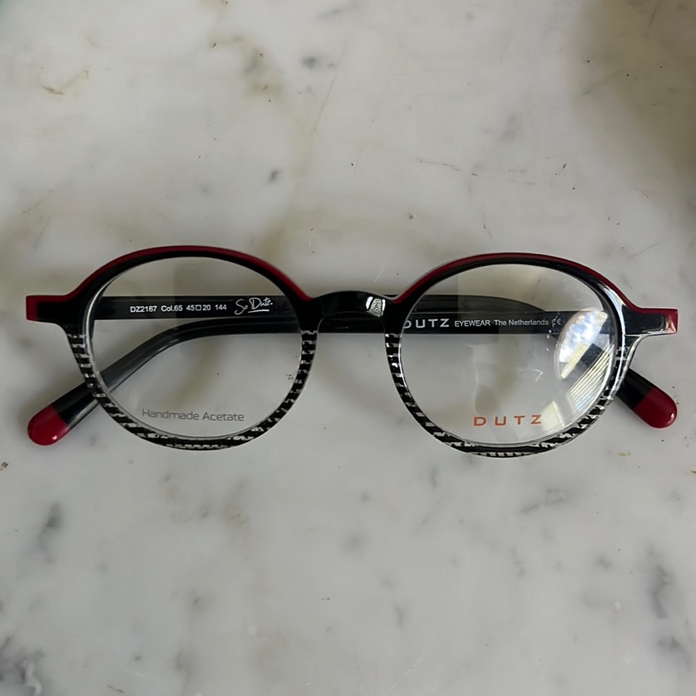 Eyeglass frames